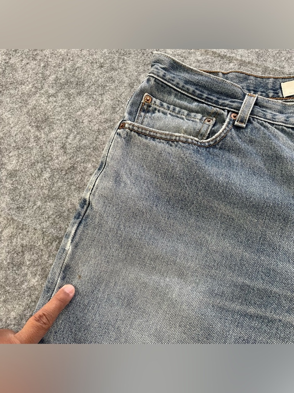 Levis 550 Relaxed Fit Jeans Mens 36x34 Blue Light Wash Distressed 100% Cotton - Picture 10 of 16
